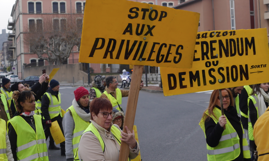 400 gilets jaunes manifestent à nouveau à Vienne, cette fois pour un Référendum d’Initiative Citoyenne