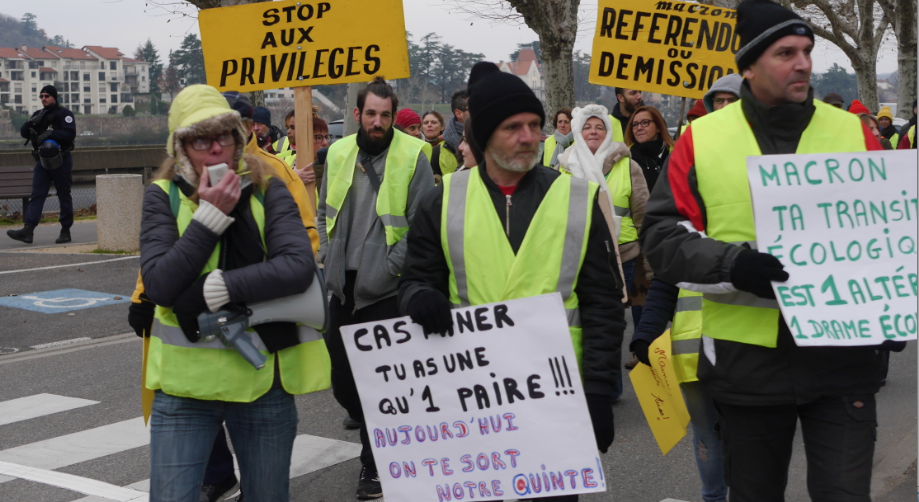 400 gilets jaunes manifestent à nouveau à Vienne, cette fois pour un Référendum d’Initiative Citoyenne