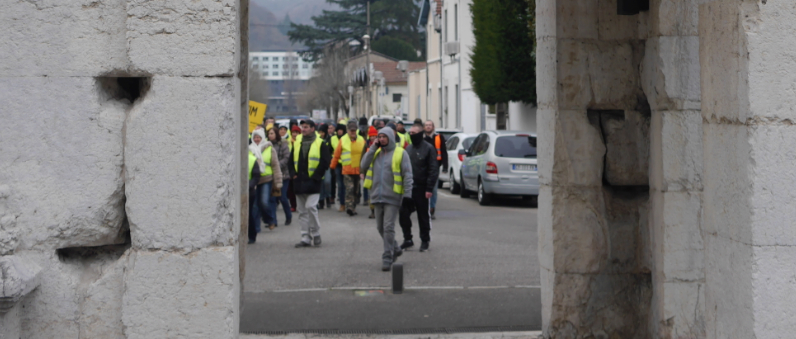 400 gilets jaunes manifestent à nouveau à Vienne, cette fois pour un Référendum d’Initiative Citoyenne