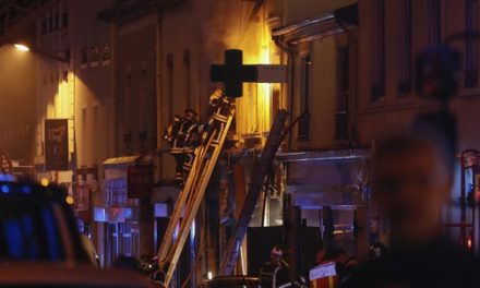 Lyon : une femme enceinte et un enfant décèdent lors d’une explosion, suivie d’un incendie