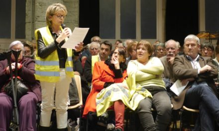 Le grand débat a réuni plus de 300 personnes à la salle-des-fêtes : bouillonnant