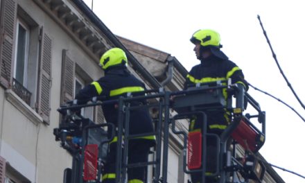 Intense fumée noire, grande échelle : spectaculaire incendie dans le centre de Vienne