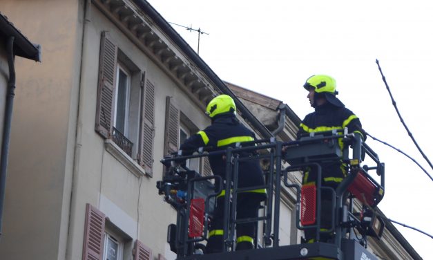 Intense fumée noire, grande échelle : spectaculaire incendie dans le centre de Vienne
