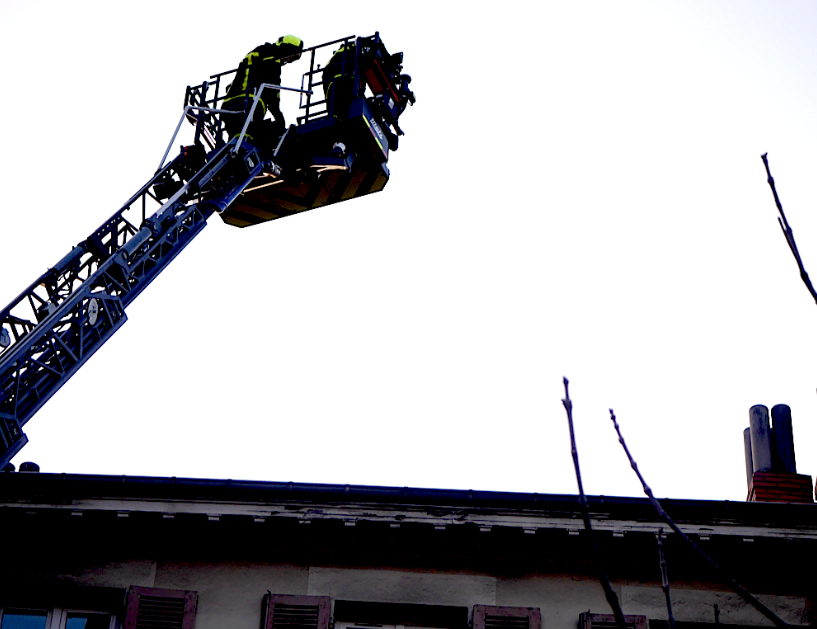 Intense fumée noire, grande échelle : spectaculaire incendie dans le centre de Vienne