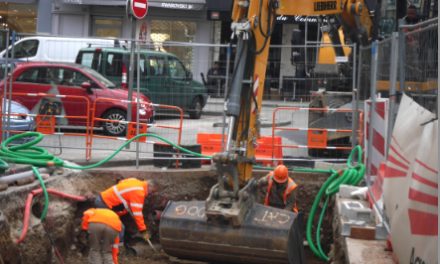 Les travaux ont démarré pour neuf semaines : 4 conteneurs enterrés installés place de Miremont à Vienne