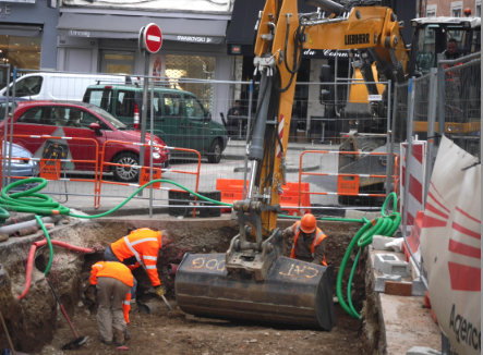 Les travaux ont démarré pour neuf semaines : 4 conteneurs enterrés installés place de Miremont à Vienne