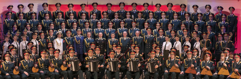 Les choristes et musiciens du chœur de l’armée rouge, lundi, salle du  Manège à Vienne