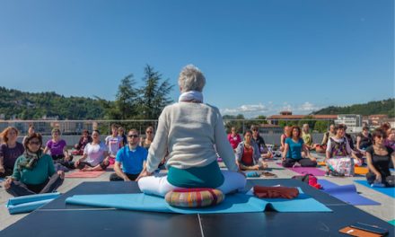 Yoga Géant sur le toit du musée de Saint-Romain-en-Gal : 170  suspendues entre ciel et terre