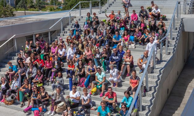 Yoga Géant sur le toit du musée de Saint-Romain-en-Gal : 170  suspendues entre ciel et terre