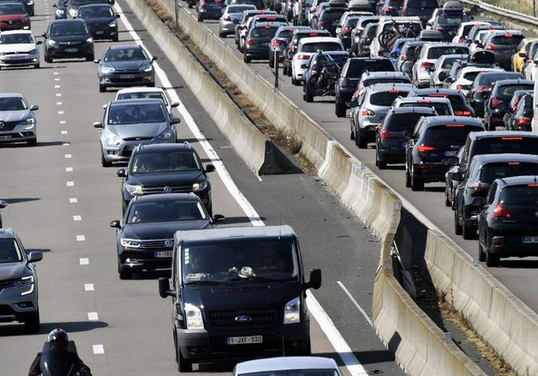 Journée classée rouge dans le sens des départs : gros bouchons ce matin sur l’A7
