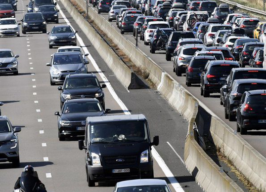 Journée classée rouge dans le sens des départs : gros bouchons ce matin sur l’A7