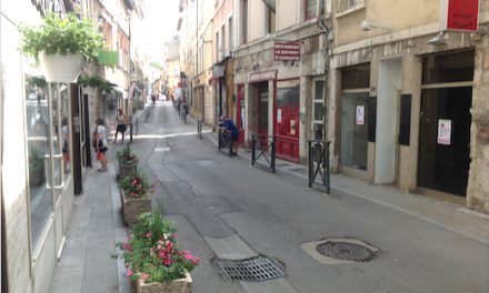 La rue Boson à Vienne sur le mode braderie, vendredi et samedi