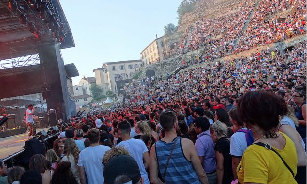 Retour en images sur les Authentiks : 6 500 festivaliers en transe au théâtre antique pour BigFlo & Oli, and co…