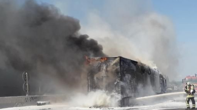 Véhicules en feu ce matin sur l’A46 à hauteur de Communay : un mort et deux blessés en urgence absolue