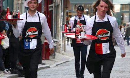 Une tradition remise au goût du jour demain mercredi à 14 h, à Vienne : la course des garçons de café…