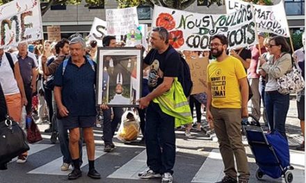 Le portrait d’Emmanuel Macron prêté par Thierry Kovacs aux Gilets Jaunes prend un tour national