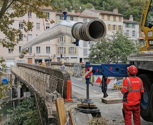 1,275 million de m3 d’eau économisés : le dernier tronçon de la conduite Bonna posé ce matin à Vienne