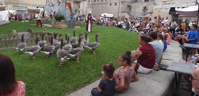 Fête Historique de Vienne : animations colorées, orage, musiques et bagarres, retour sur images