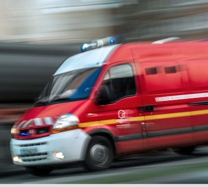 Un conducteur de 28 ans trouve la mort à Heyrieux après avoir percuté un arbre et une pile de pont