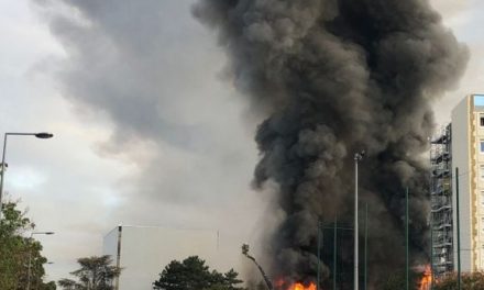 Grand panache de fumée noire sur Villeurbanne : une pépinière d’entreprises en feu