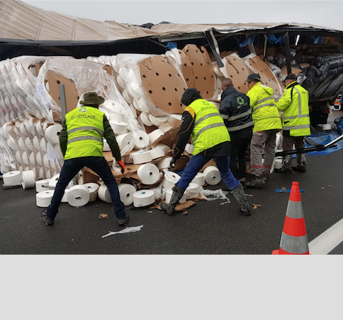 L’A7 à hauteur de Vienne : la voie est libre, l’opération relevage du poids-lourd en portefeuille est terminée