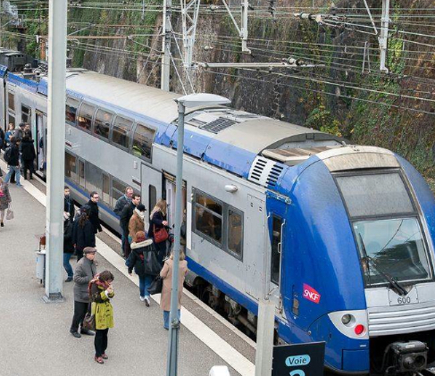 Grève à la SNCF : en attendant le « mardi noir », 1 TER sur 4 en circulation, lundi 16 décembre