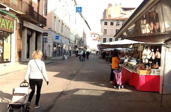 Un  marché du samedi matin à Vienne à l’atmosphère très particulière