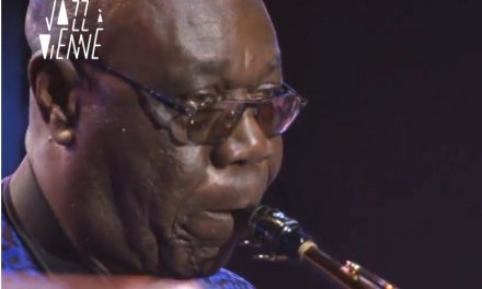 Il vient de décéder du coronavirus : in memoriam, le dernier concert, de Manu Dibango en 2019 à Jazz à Vienne