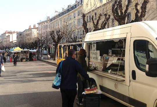 La fermeture des marchés  de plein air et couverts passe très mal chez les artisans et commerçants