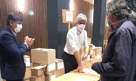 Laurent Wauquiez à Vienne pour distribuer des masques aux communes de moins de…2 000 habitants…