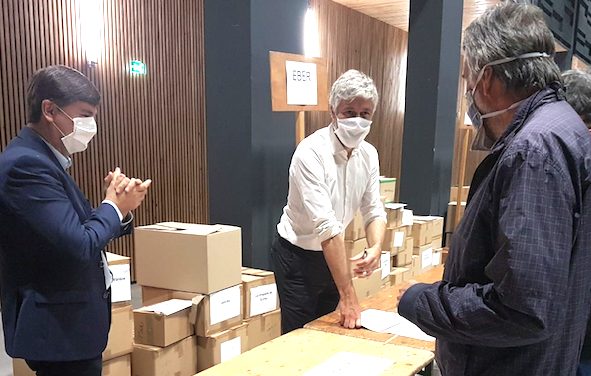 Laurent Wauquiez à Vienne pour distribuer des masques aux communes de moins de…2 000 habitants…
