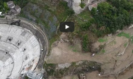 Vidéo :  spectaculaire, découvrez les vignes en cours de plantation à Pipet, au-dessus du théâtre antique de Vienne