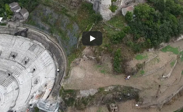 Vidéo :  spectaculaire, découvrez les vignes en cours de plantation à Pipet, au-dessus du théâtre antique de Vienne