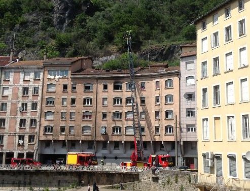 La vallée de la Gère coupée, une trentaine de personnes évacuées, suite à un  début d’incendie