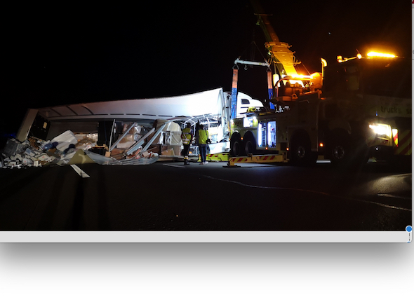 Spectaculaire accident ce matin sur l’A7 dans la Drôme : le poids-lourd déverse sa cargaison sur les 3 voies