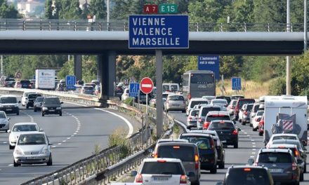 Pour le dernier week-end de chassé-croisé, la vallée du Rhône de nouveau embouteillée : en orange et rouge