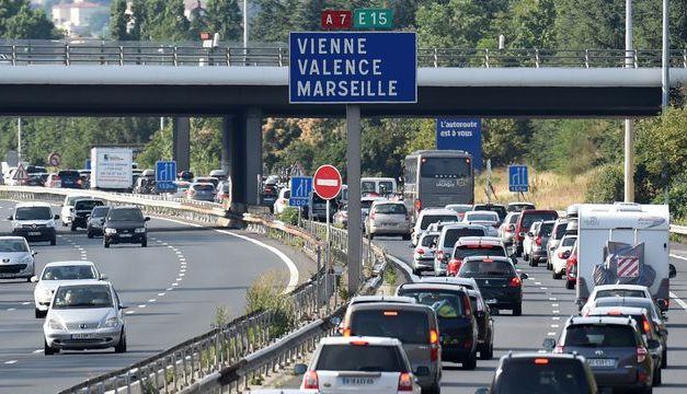 Pour le dernier week-end de chassé-croisé, la vallée du Rhône de nouveau embouteillée : en orange et rouge