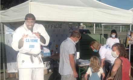 Cette année en plein air pour cause d’épidémie, le Salon des sports de Vienne fait le plein