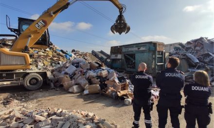 Les douaniers détruisent plus de 37 000 contrefaçons, saisies lors d’un contrôle sur l’A7 à hauteur de Vienne