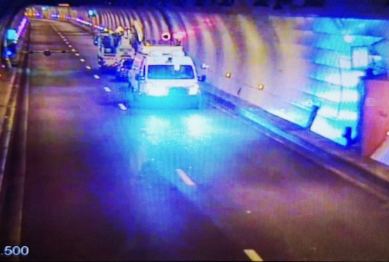 Lyon : voiture en feu dans le tunnel de Caluire ce matin, bloquant des automobilistes dans des “inter-tubes”