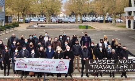 En difficulté, les commerçants viennois se mobilisent, en manifestant à Lyon et en proposant des bons d’achat…