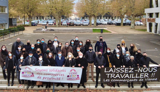 En difficulté, les commerçants viennois se mobilisent, en manifestant à Lyon et en proposant des bons d’achat…