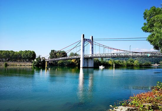 Il y aura des contrôles : le pont de Condrieu interdit aux poids-lourds de plus de 19 t, à partir du  25 novembre