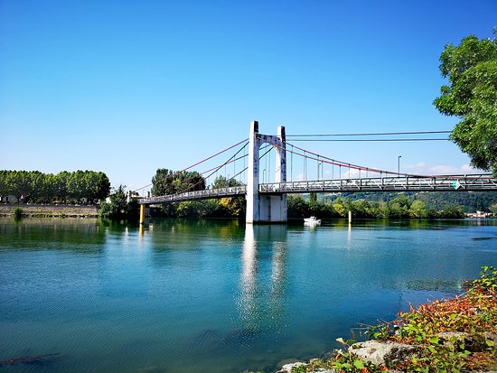 Il y aura des contrôles : le pont de Condrieu interdit aux poids-lourds de plus de 19 t, à partir du  25 novembre