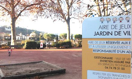 L’aire de jeux du Jardin de ville à Vienne fermée, en attendant une nouvelle jeunesse…