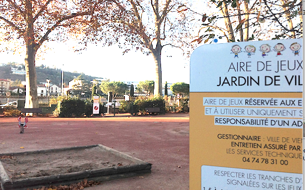 L’aire de jeux du Jardin de ville à Vienne fermée, en attendant une nouvelle jeunesse…