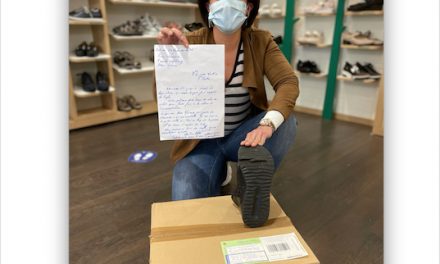 Une commerçante viennoise envoie une paire de chaussures usagées à Castex : “on marche sur la tête !”