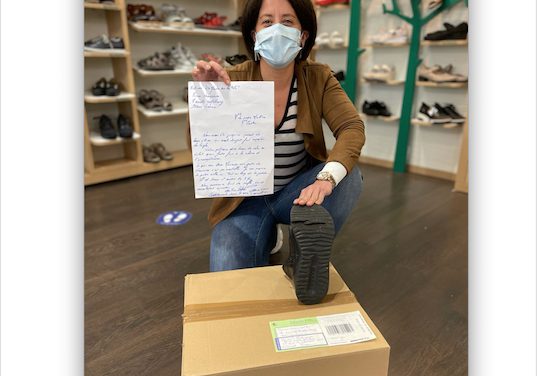 Une commerçante viennoise envoie une paire de chaussures usagées à Castex : “on marche sur la tête !”