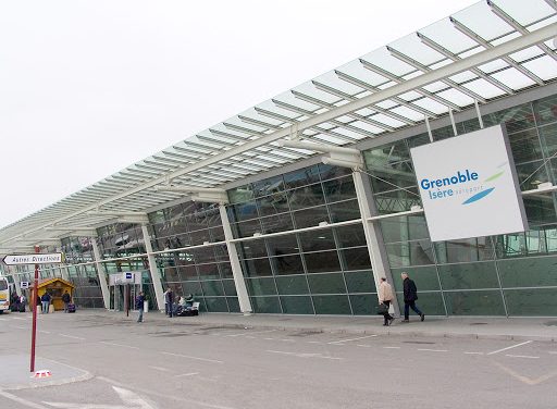Création d&rsquo;un méga-centre isérois : la vaccination s&rsquo;envole à l&rsquo;aéroport de Saint-Etienne-de-Saint-Geoirs
