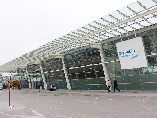 Création d’un méga-centre isérois : la vaccination s’envole à l’aéroport de Saint-Etienne-de-Saint-Geoirs